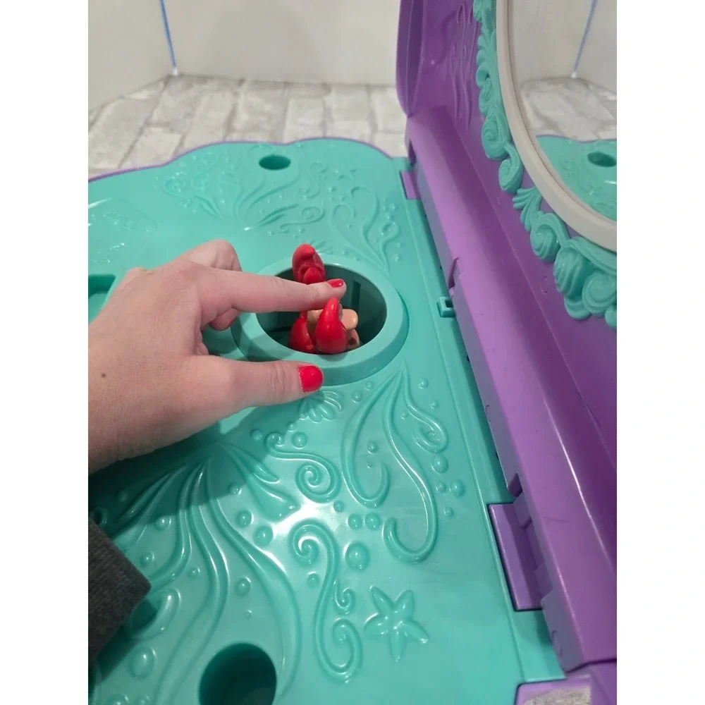 Disney Little Mermaid Princess Ariel Music Lights Portable Vanity VIDEO Comb